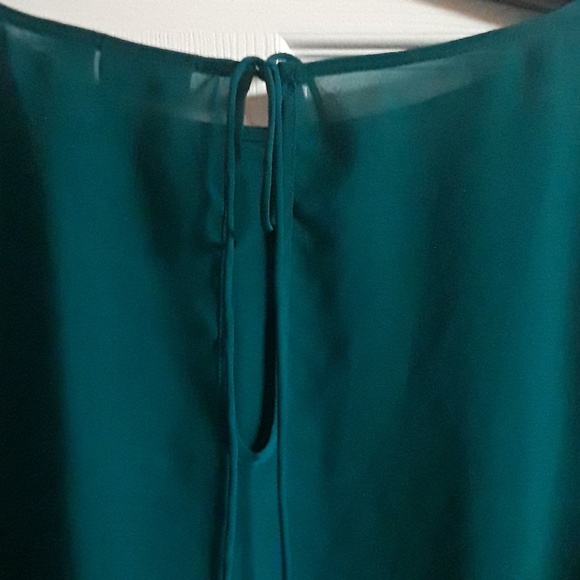 Green blouse. - Picture 6 of 7